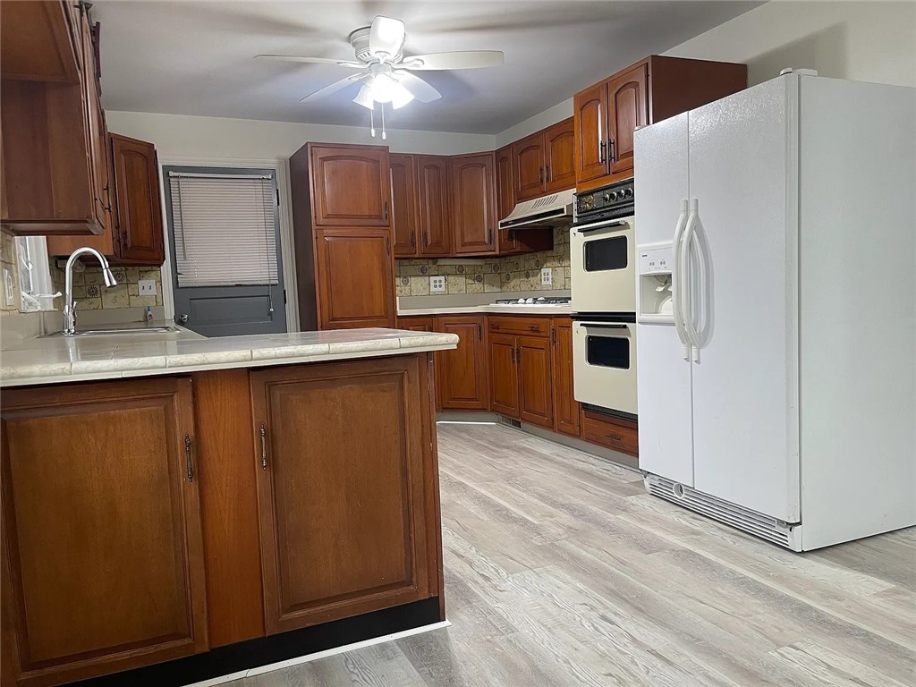 705 Roosevelt Road Pittsford, NY 14445 - Photo 4 of 41