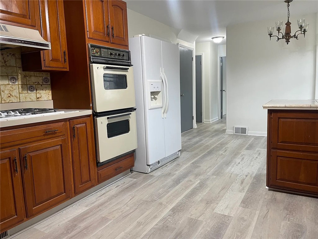 705 Roosevelt Road Pittsford, NY 14445 - Photo 5 of 41