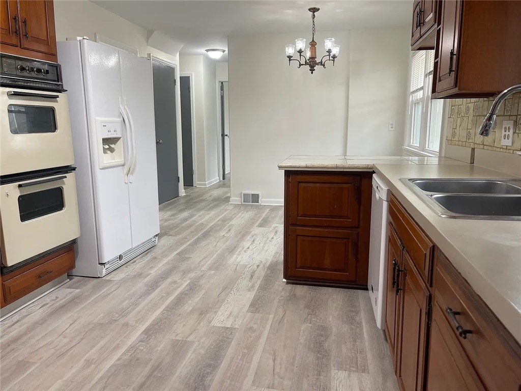 705 Roosevelt Road Pittsford, NY 14445 - Photo 7 of 41