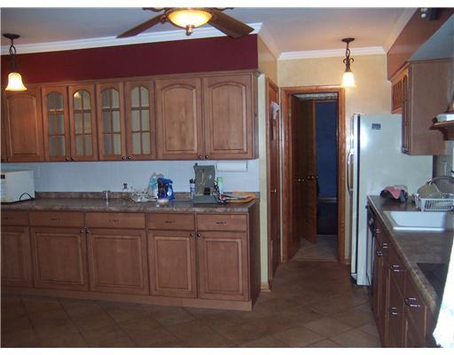 108 Teakwood Road Butler, PA 16001 - Photo 6 of 12 Kitchen.