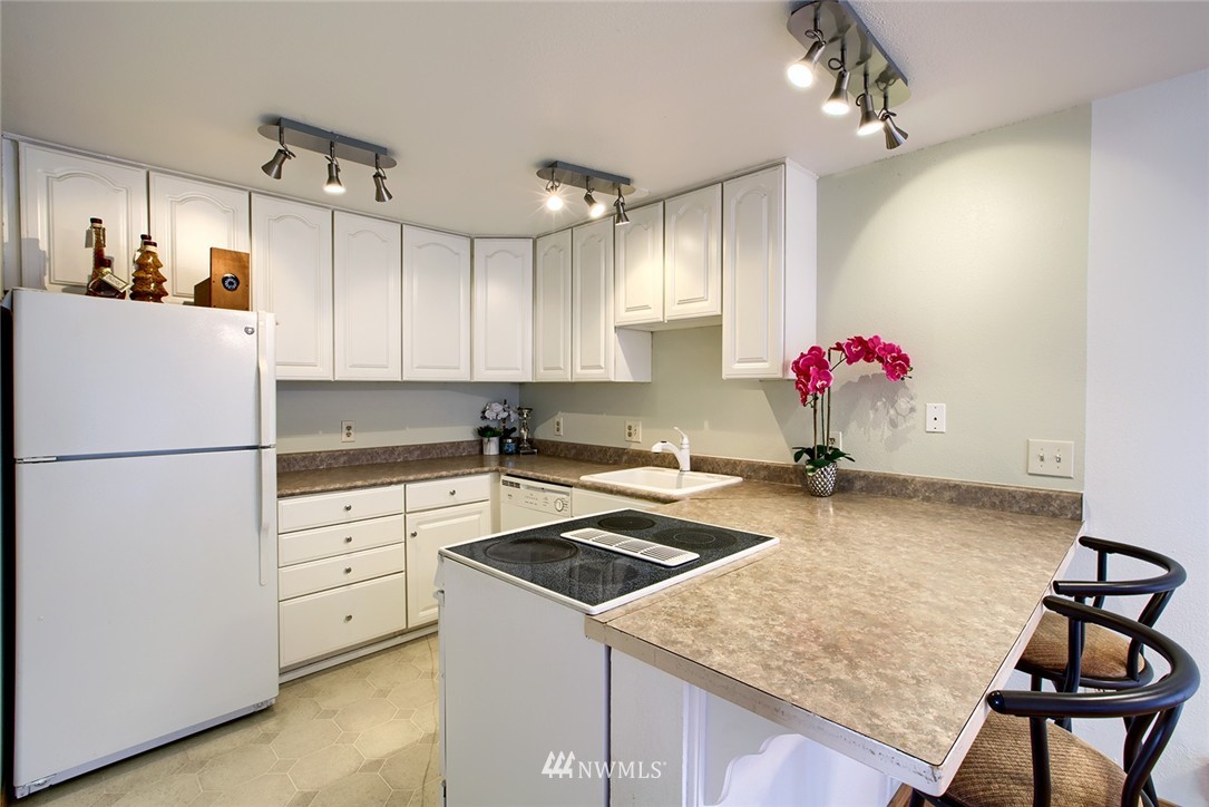 4104 Northeast 5th Street Renton, WA 98059 - Photo 5 of 9