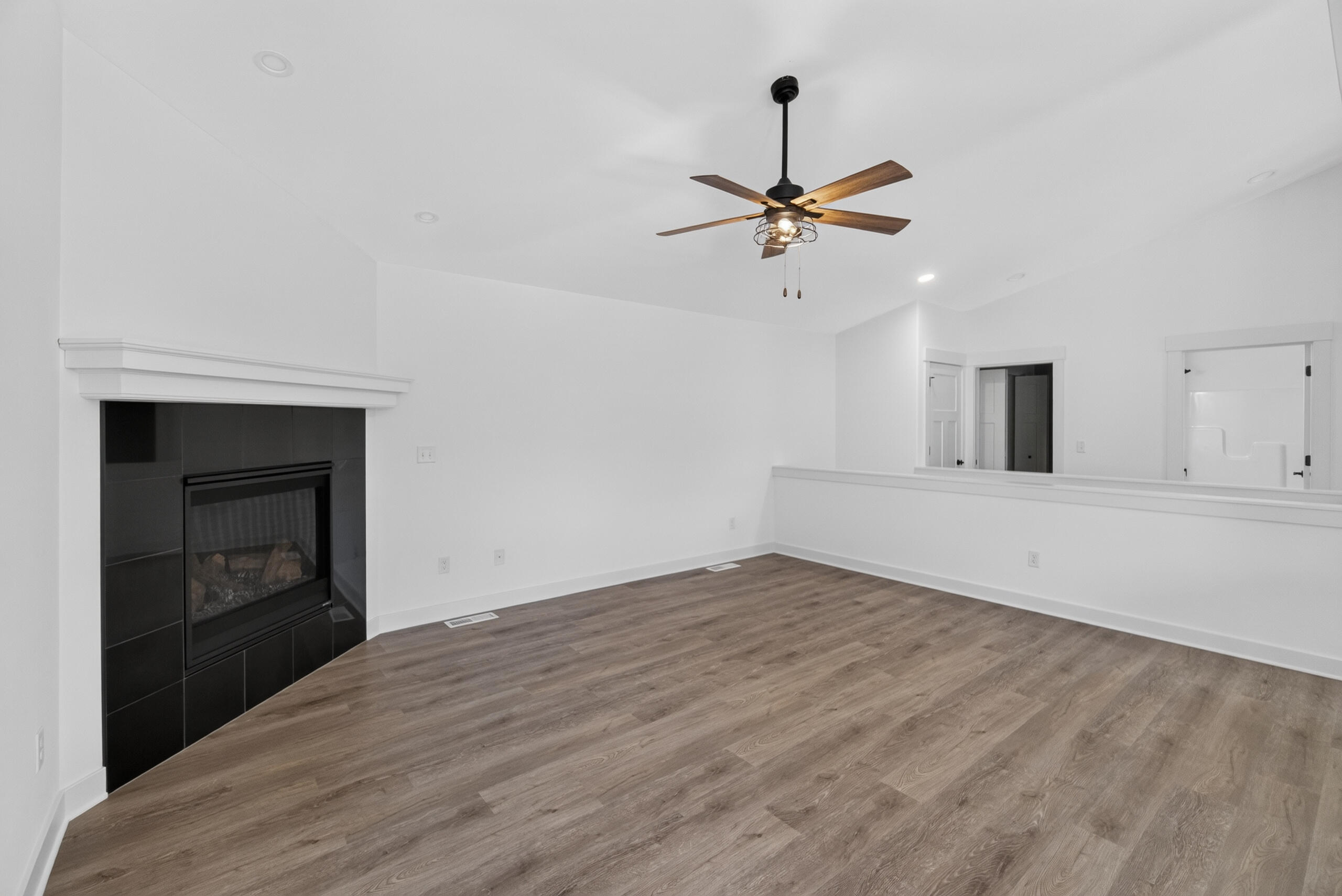 W206N16182 Stonebrook Drive Jackson, WI 53037 - Photo 8 of 18 DSC08220