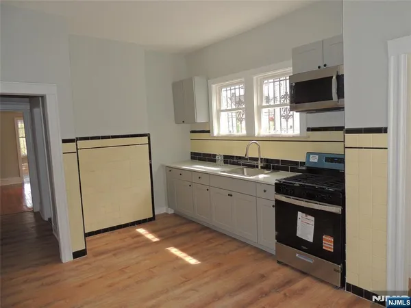 $2,800 | 54 North 5th Street, Unit 1, Newark, NJ 07107