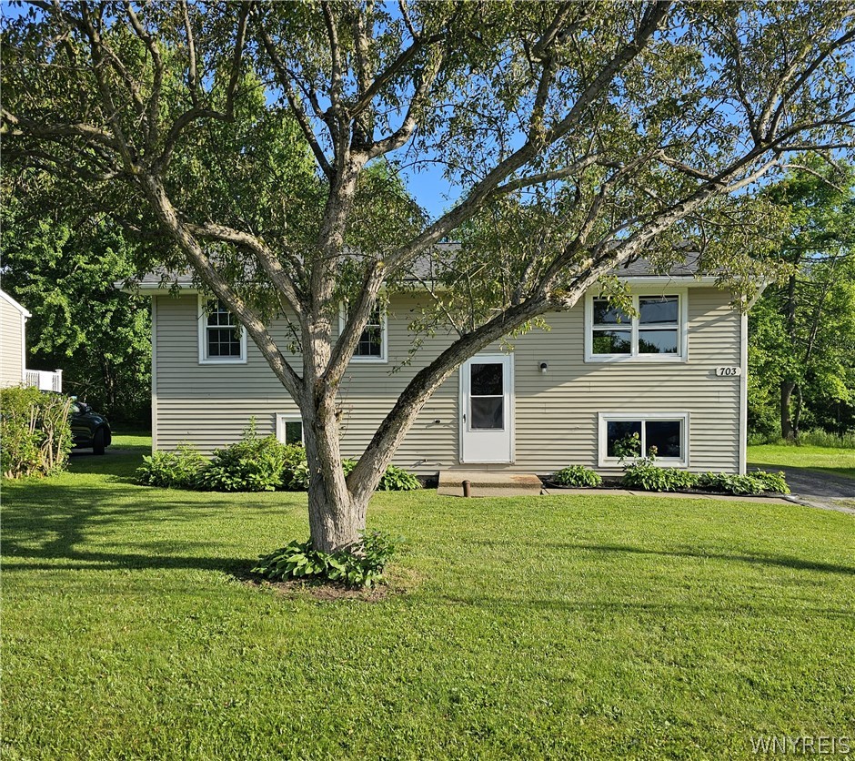 703 Beach Road Evans, NY 14006 - Photo 2 of 21