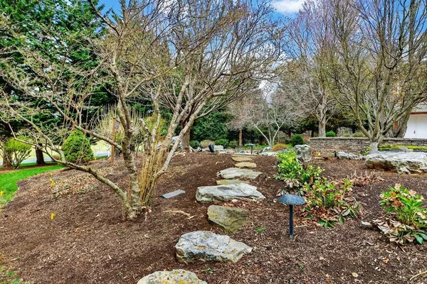 $1,000,000 | 5 Trace Drive, Staunton, VA 24401