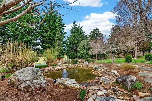 $1,000,000 | 5 Trace Drive, Staunton, VA 24401