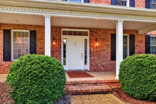 $1,000,000 | 5 Trace Drive, Staunton, VA 24401