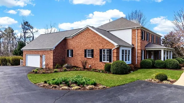 $1,000,000 | 5 Trace Drive, Staunton, VA 24401