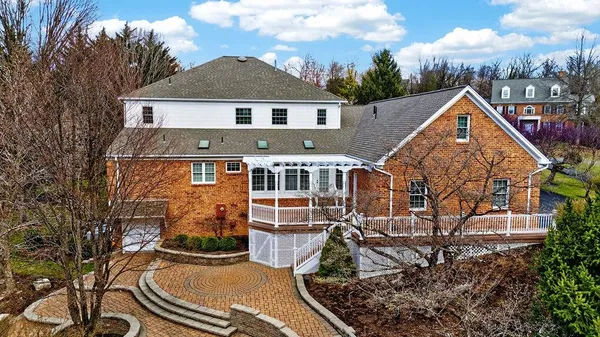 $1,000,000 | 5 Trace Drive, Staunton, VA 24401