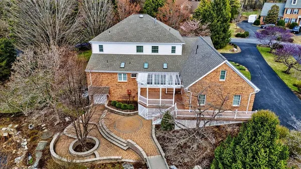 $1,000,000 | 5 Trace Drive, Staunton, VA 24401