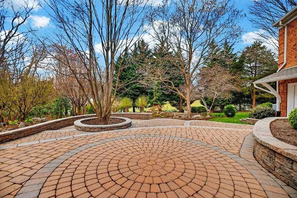 $1,000,000 | 5 Trace Drive, Staunton, VA 24401