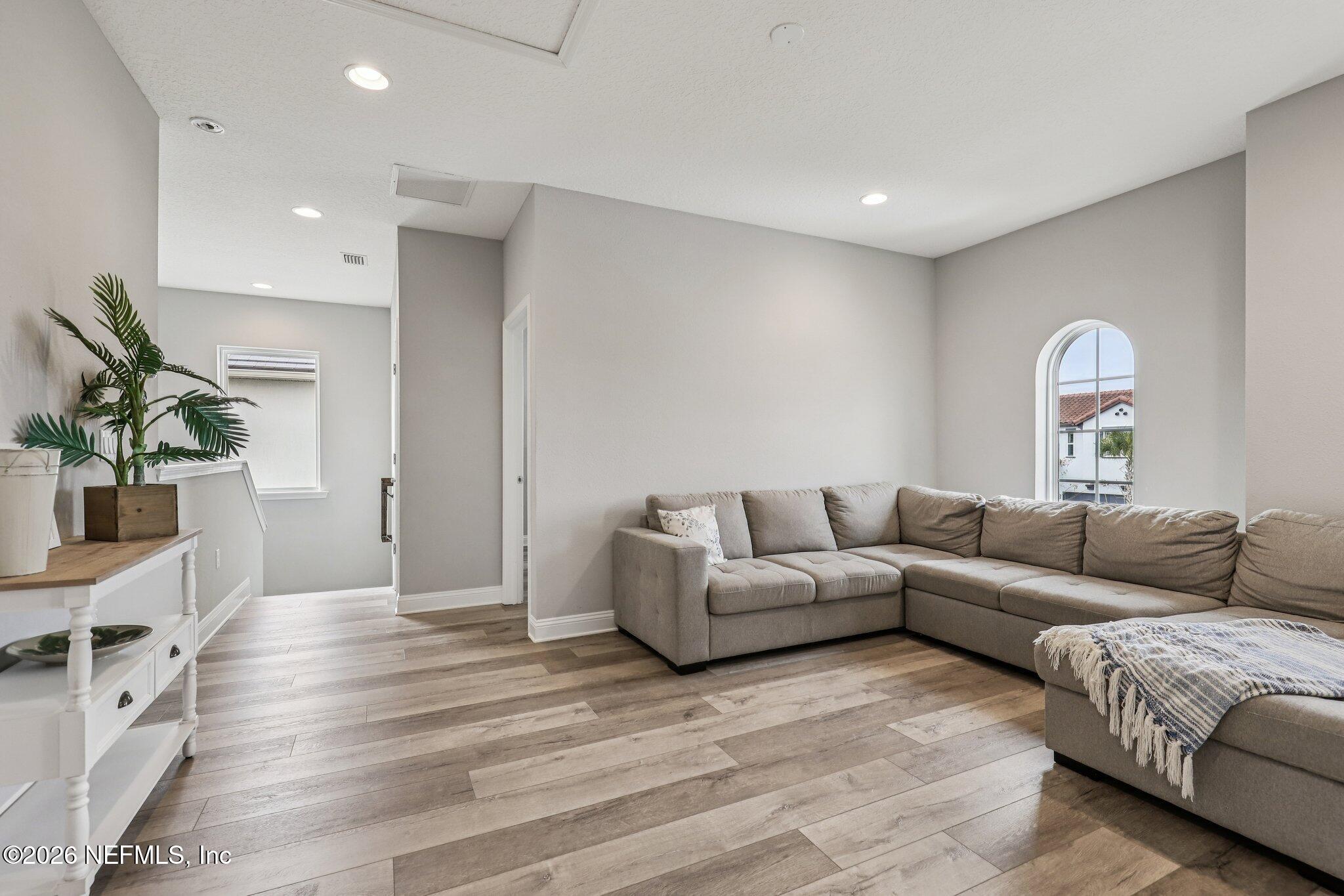 97 Rialto Drive Ponte Vedra, FL 32081 - Photo 19 of 48 a living room with furniture