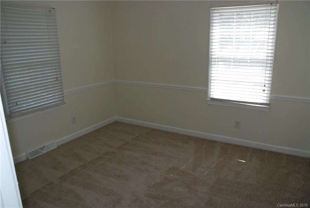 7321 Crossridge Road Charlotte, NC 28214 - Photo 8 of 13 Gallery Image 8
