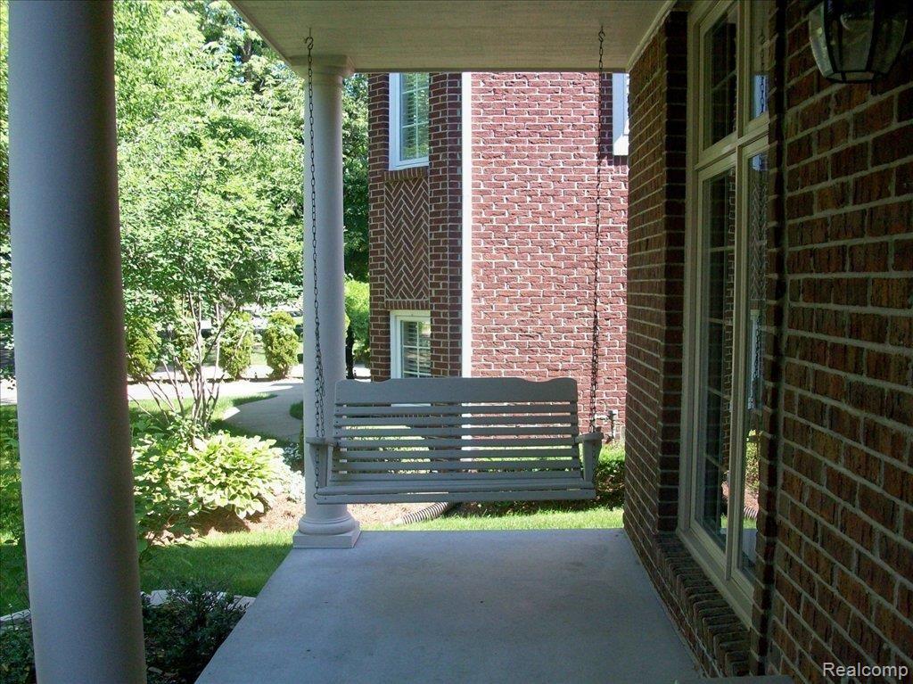 200 North Alice Avenue Rochester, MI 48307 - Photo 3 of 19 alice frt porch