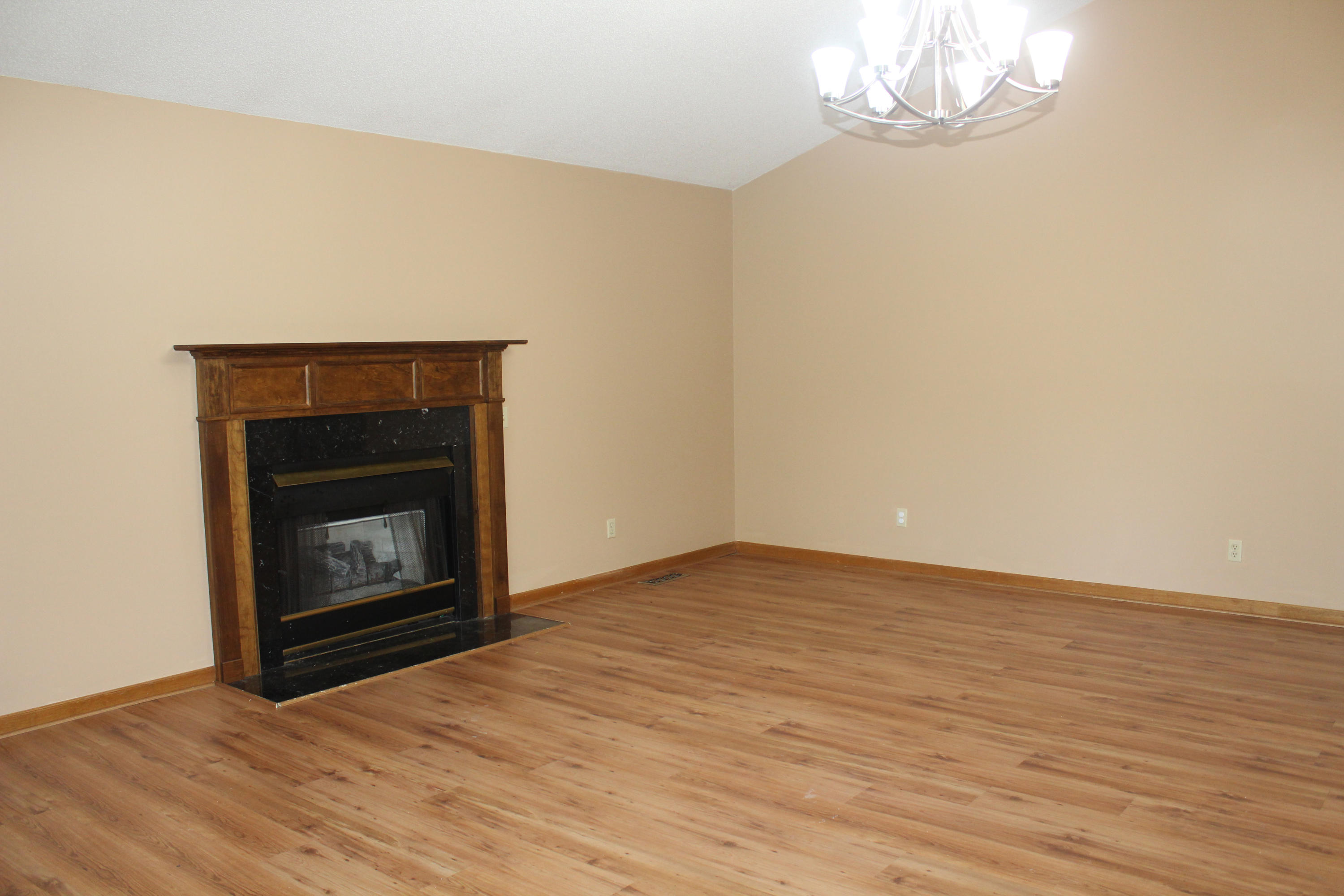 1249 Huffs Ferry Road Loudon, TN 37774 - Photo 5 of 20 living room fireplace