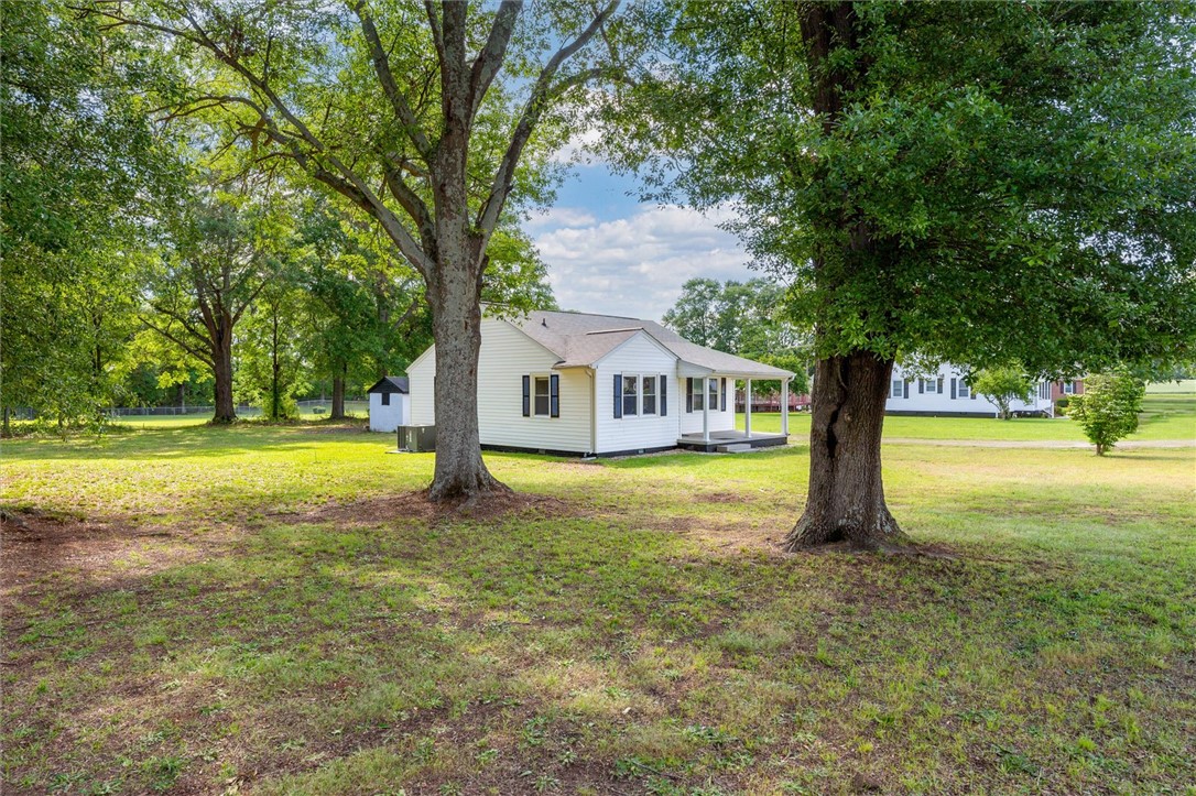 655 McClure Road Anderson, SC 29626 - Photo 3 of 23