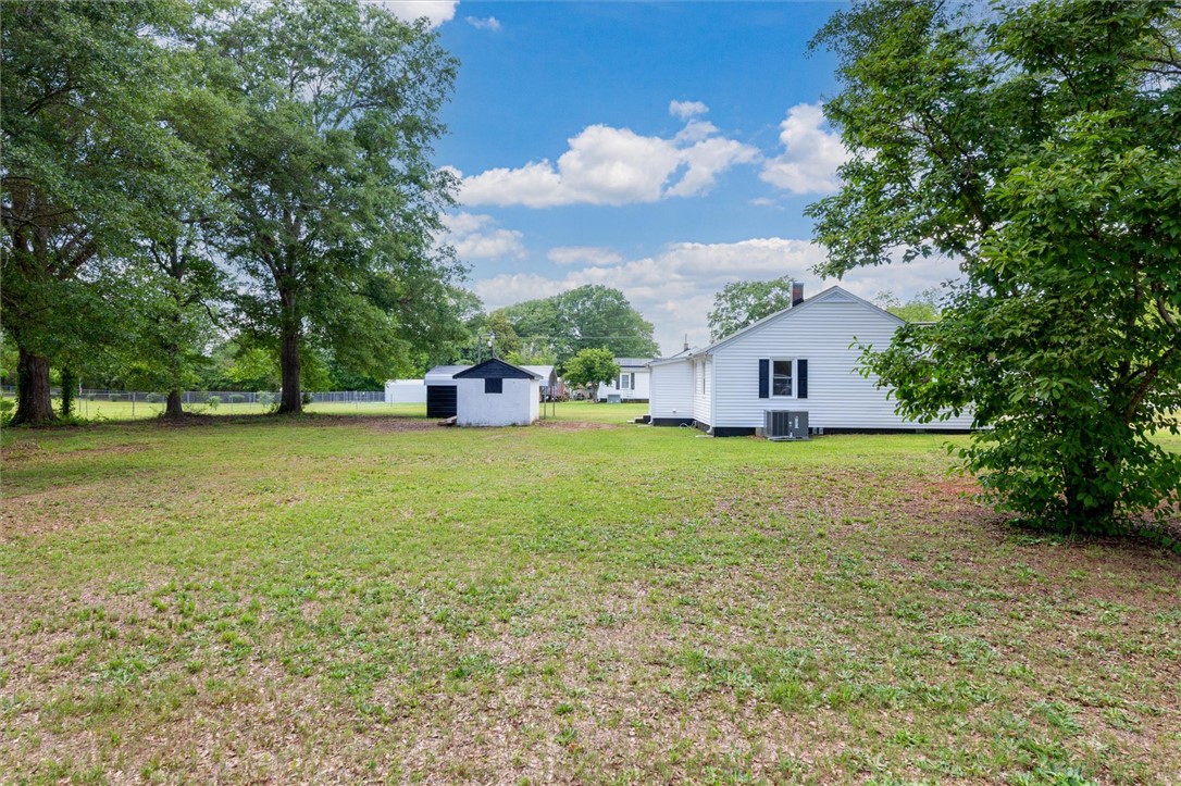 655 McClure Road Anderson, SC 29626 - Photo 8 of 23