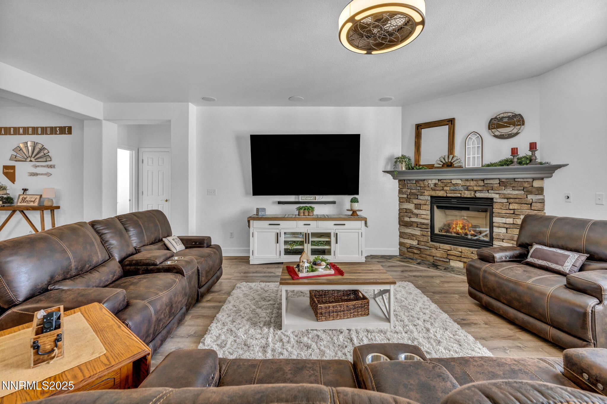 420 Chianti Way Dayton, NV 89403 - Photo 11 of 38 Living Room