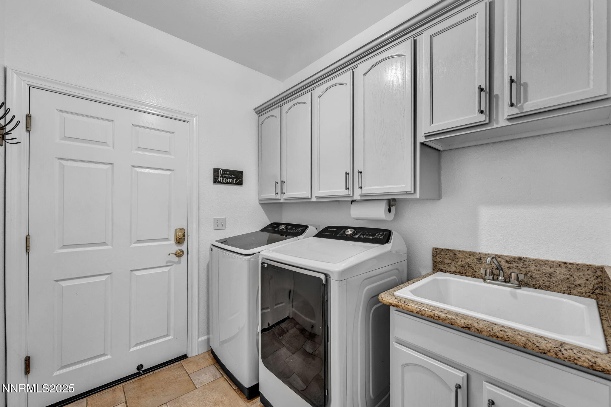 420 Chianti Way Dayton, NV 89403 - Photo 17 of 38 Laundry