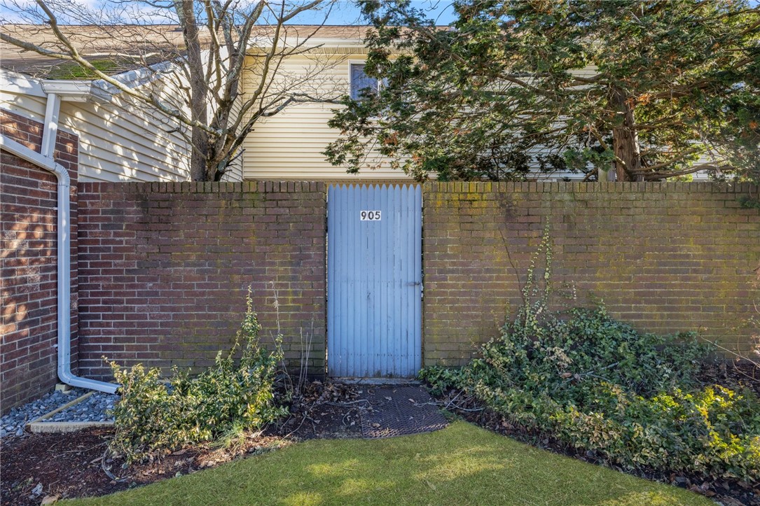 905 Halifax Drive, Unit 905 Warwick, RI 02886 - Photo 10 of 33