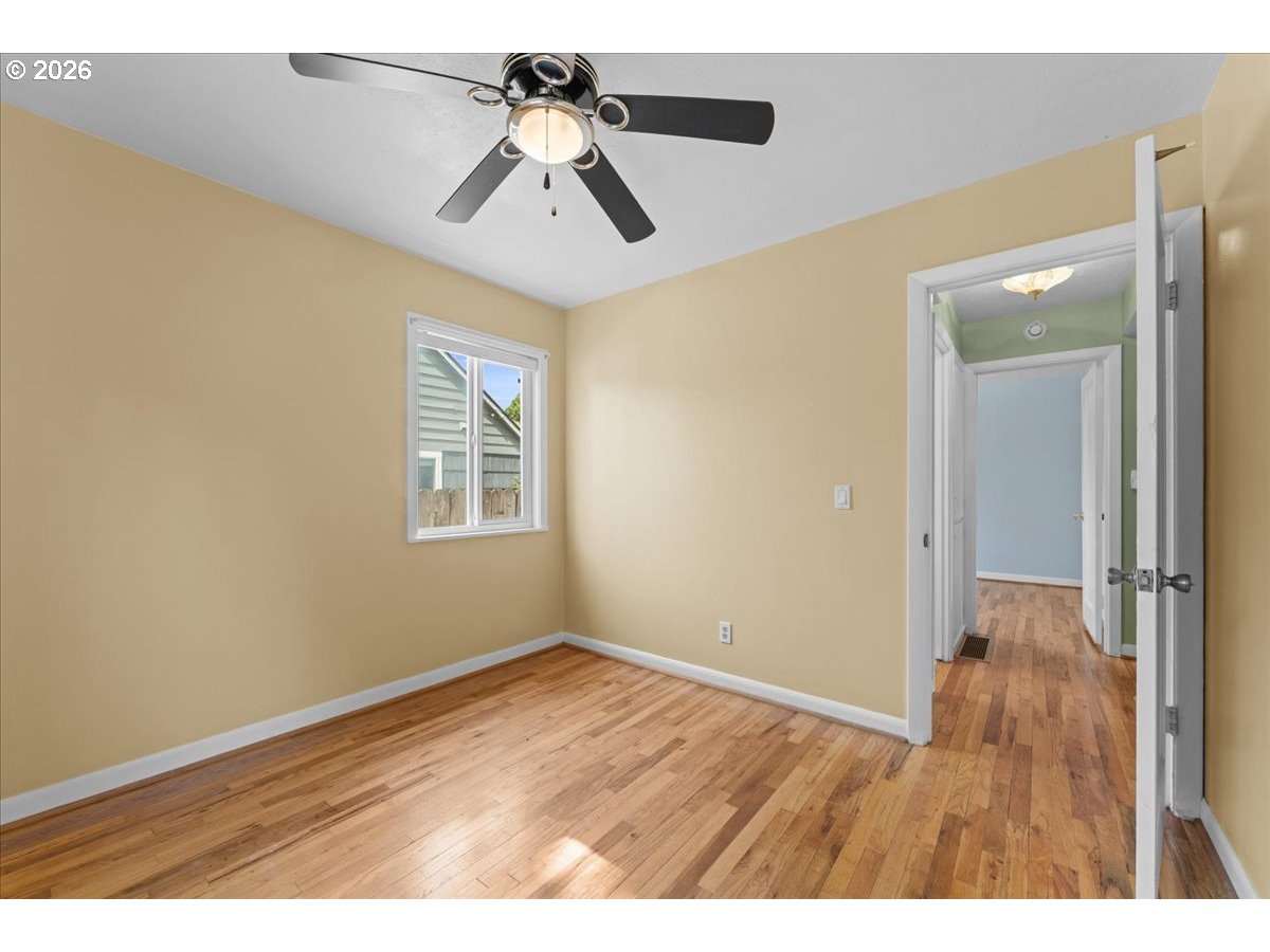 7413 Southeast Pine Street Portland, OR 97215 - Photo 17 of 48
