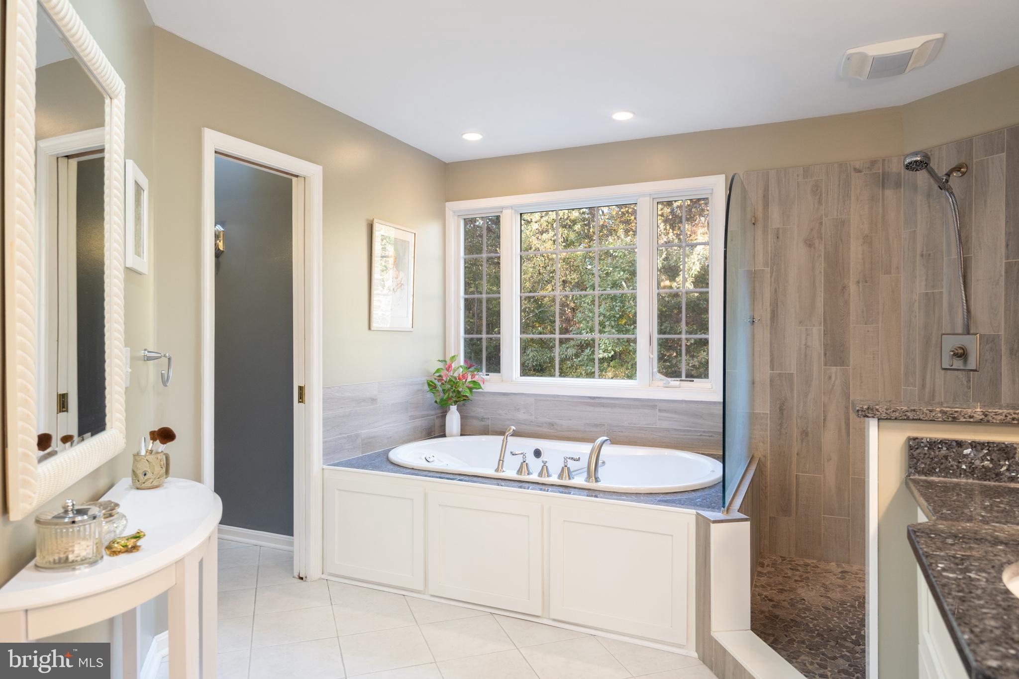 1965 Kings Landing Road Huntingtown, MD 20639 - Photo 33 of 46 Owner's bath.