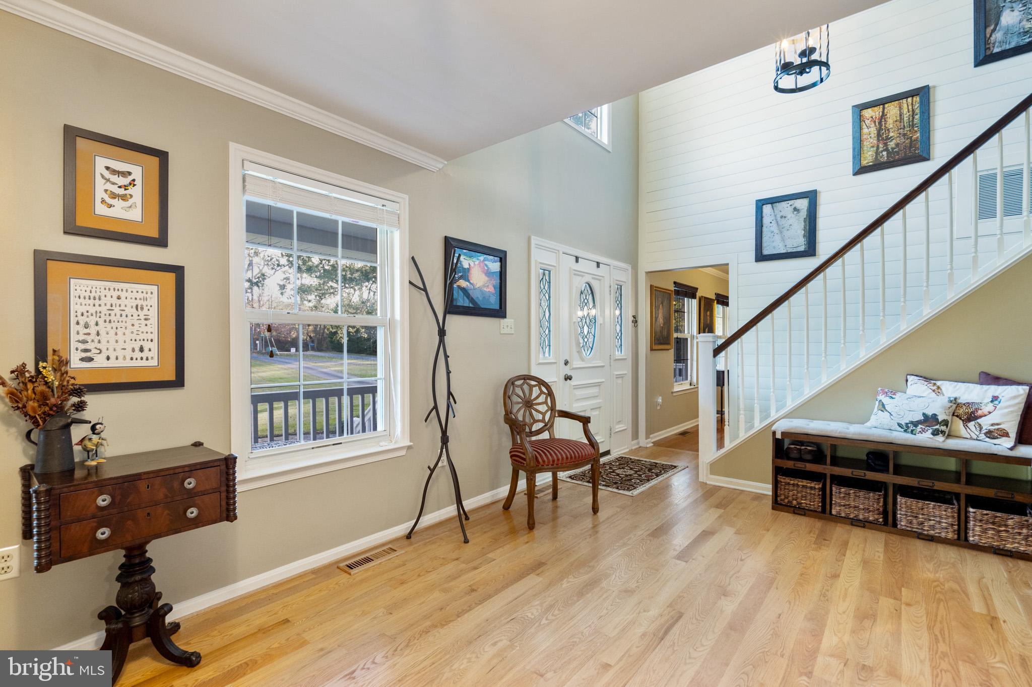 Enter to gorgeous HW floors, shiplap