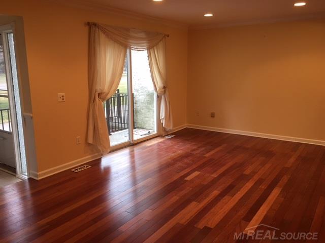 41961 Utica Road Sterling Heights, MI 48313 - Photo 7 of 13 31278668-6.JPG