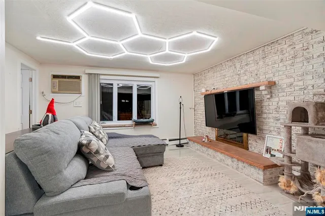 $739,000 | 88 Hinchman Avenue, Wayne, NJ 07470