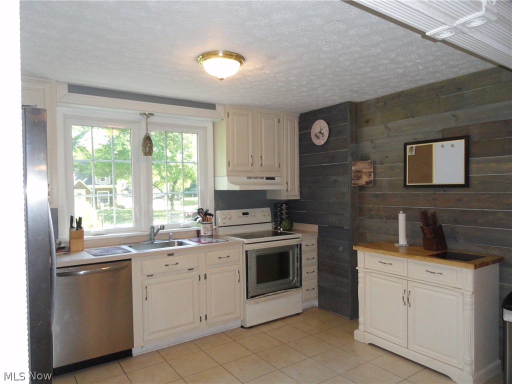 2915 Lee Road Silver Lake, OH 44224 - Photo 13 of 21
