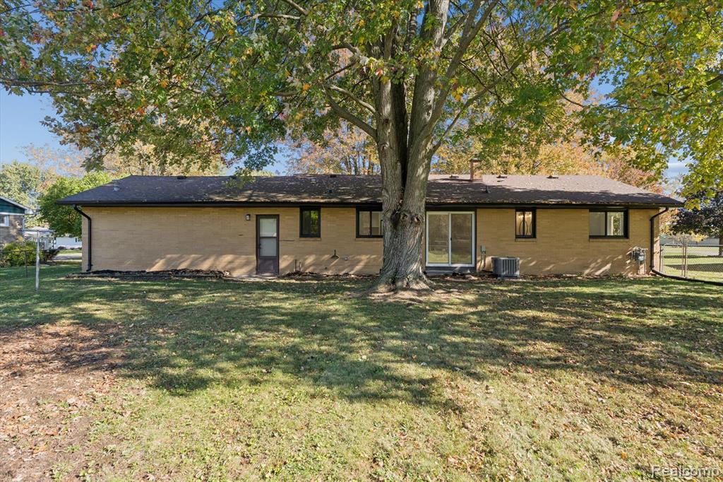 241 Raleigh Place Lennon, MI 48449 - Photo 39 of 45 Gallery Image 39
