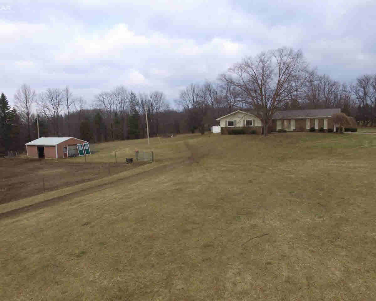 6060 Denton Hill Road Fenton, MI 48430 - Photo 16 of 18 21264322-15.JPG