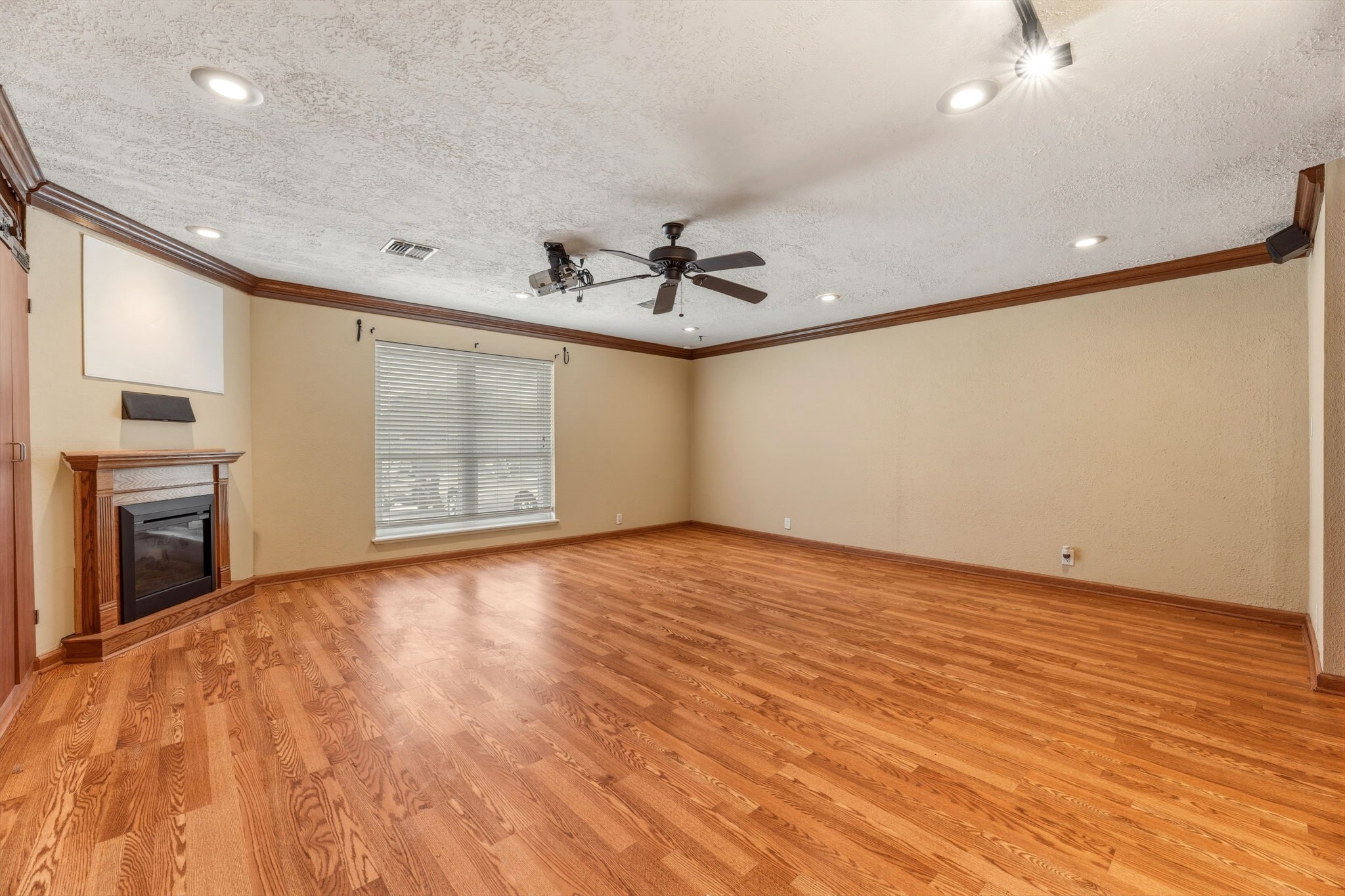 5211 Court Road Houston, TX 77053 - Photo 13 of 35