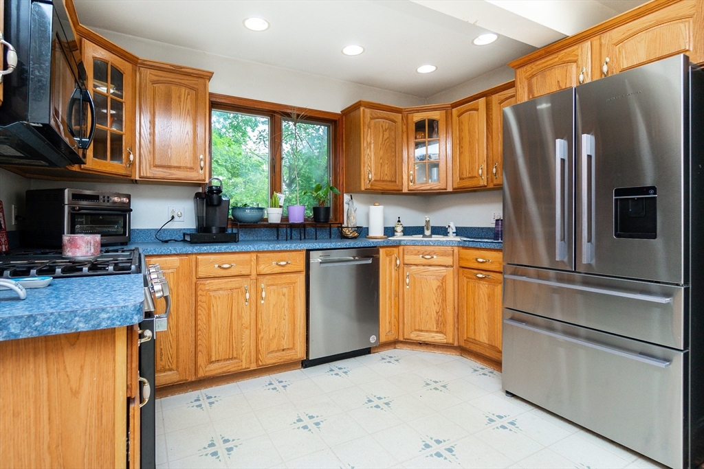 29 Lawrence Road Milton, MA 02186 - Photo 20 of 35