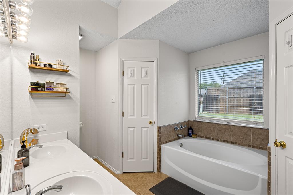 101 St James Court Rhome, TX 76078 - Photo 12 of 19