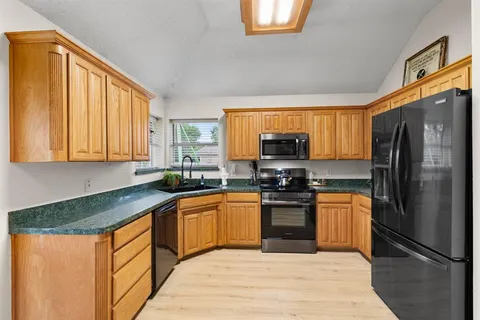 $275,000 | 101 St James Court, Rhome, TX 76078