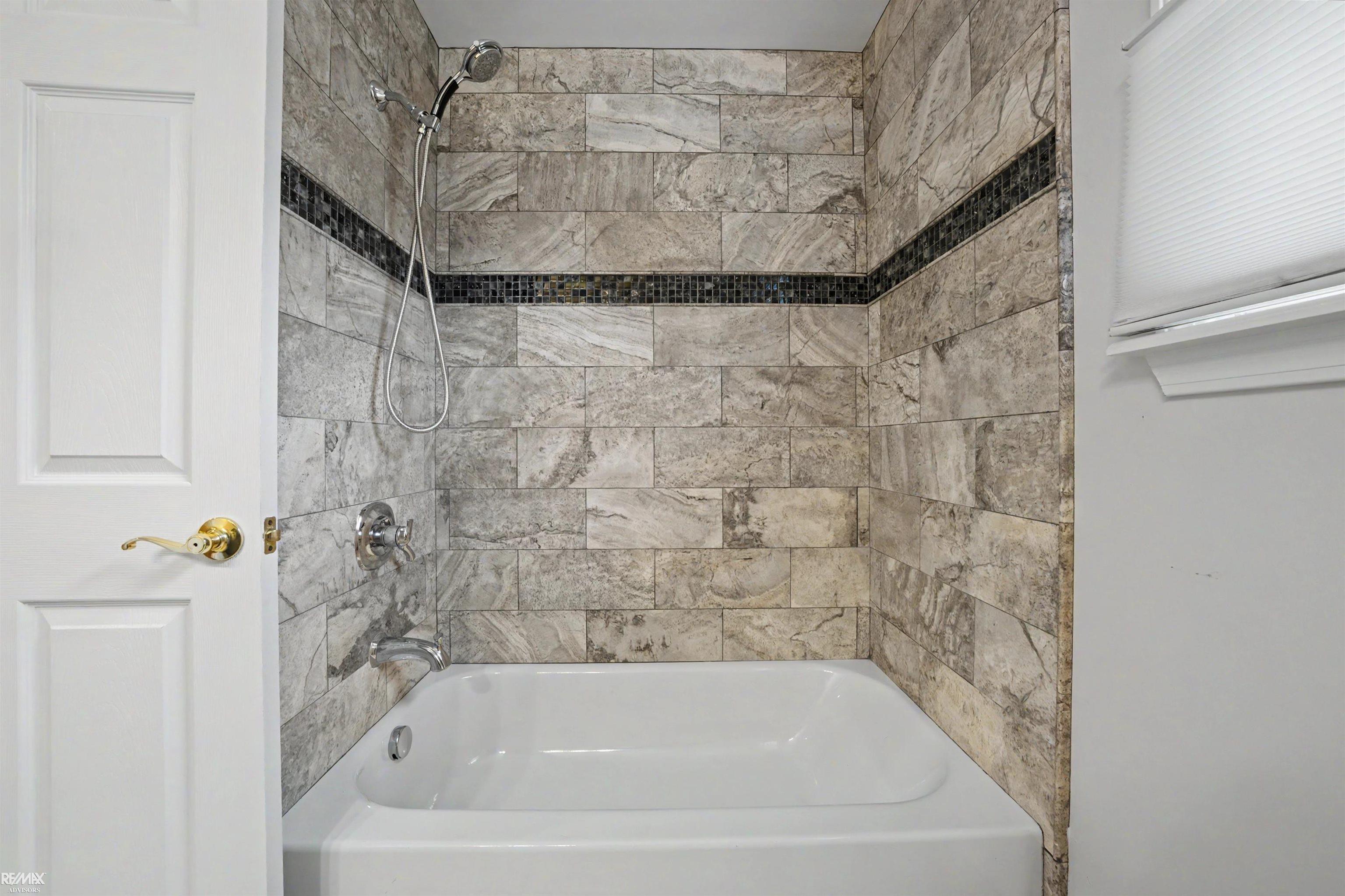 28900 South River Road Harrison Township, MI 48045 - Photo 34 of 81