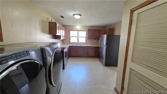 $174,000 | 305 South Maple Avenue, Versailles, MO 65084