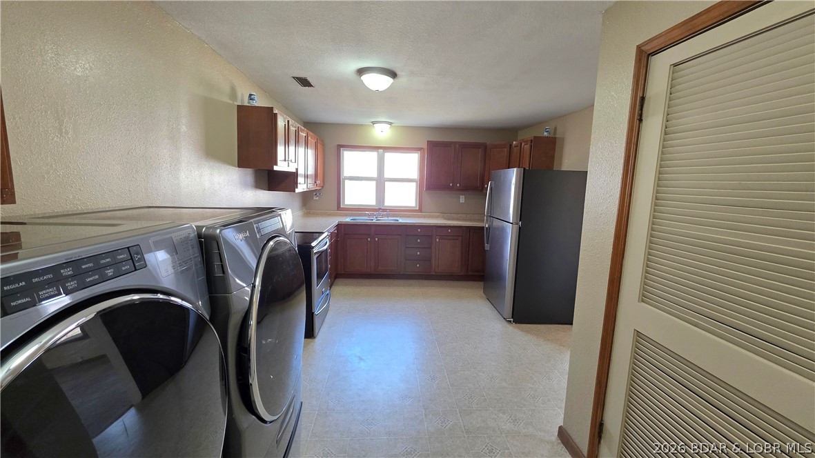 305 South Maple Avenue Versailles, MO 65084 - Photo 11 of 28