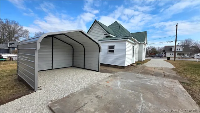 $174,000 | 305 South Maple Avenue, Versailles, MO 65084