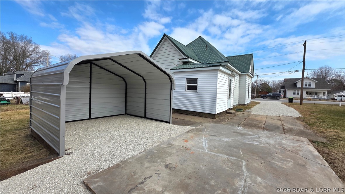 305 South Maple Avenue Versailles, MO 65084 - Photo 4 of 28