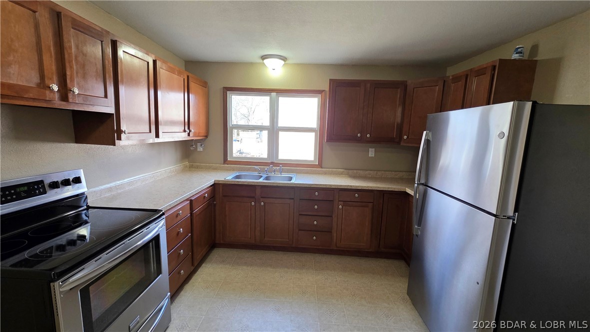 305 South Maple Avenue Versailles, MO 65084 - Photo 8 of 28