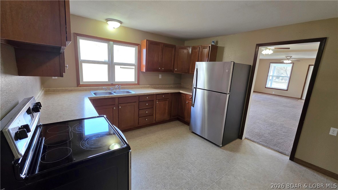 305 South Maple Avenue Versailles, MO 65084 - Photo 9 of 28