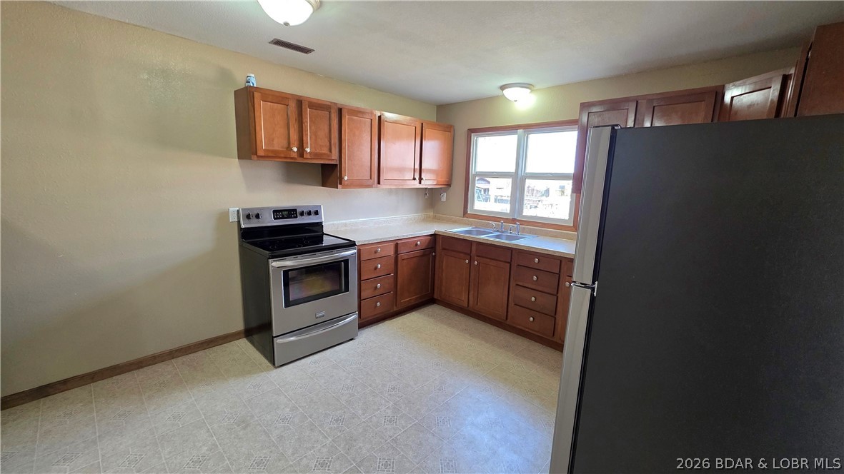 305 South Maple Avenue Versailles, MO 65084 - Photo 10 of 28