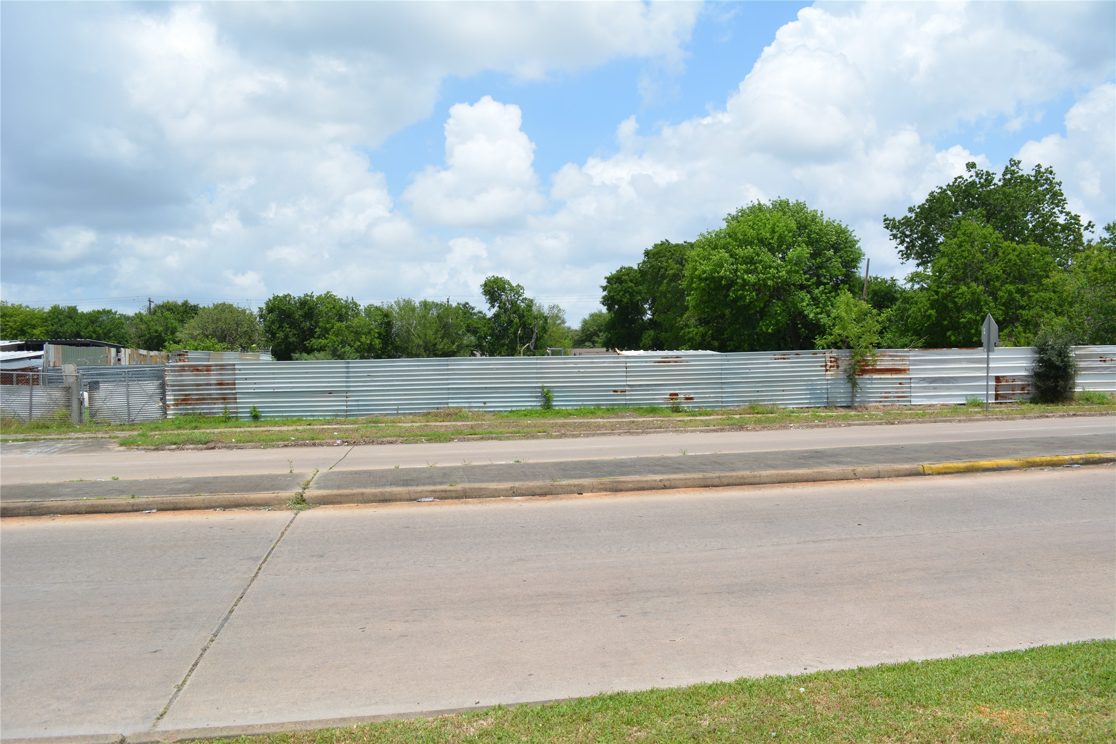a view of a tennis court