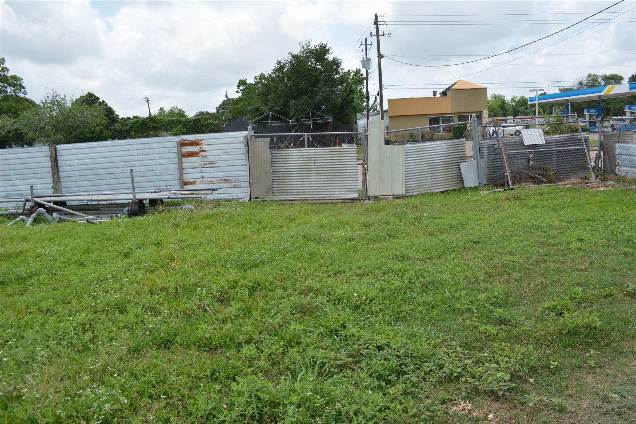 0 Reed Road Houston, TX 77033 - Photo 3 of 24 a view of a backyard
