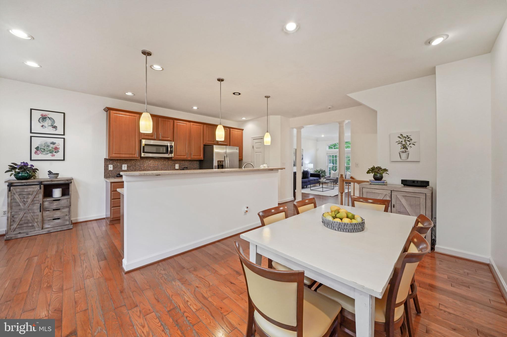 6660 Debra Lu Way Springfield, VA 22150 - Photo 3 of 37 High ceilings,sun drenched rooms,pristine hardwood