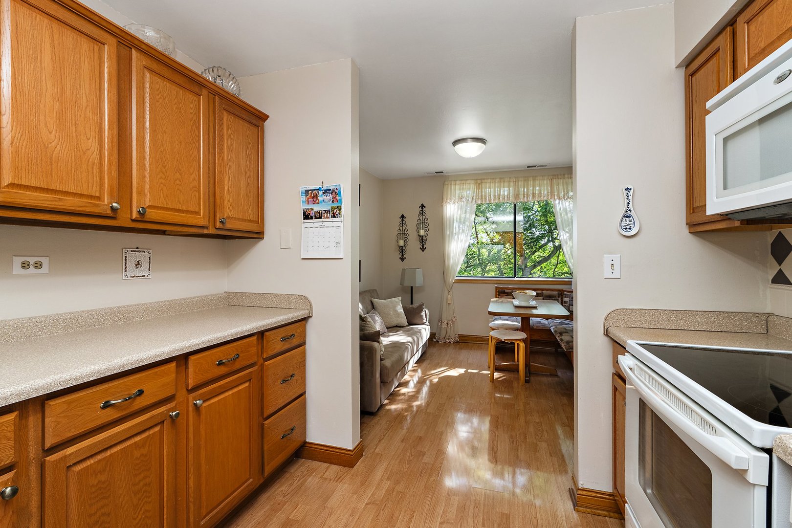 440 Raintree Court, Unit 3L Glen Ellyn, IL 60137 - Photo 11 of 23 Gallery Image 11