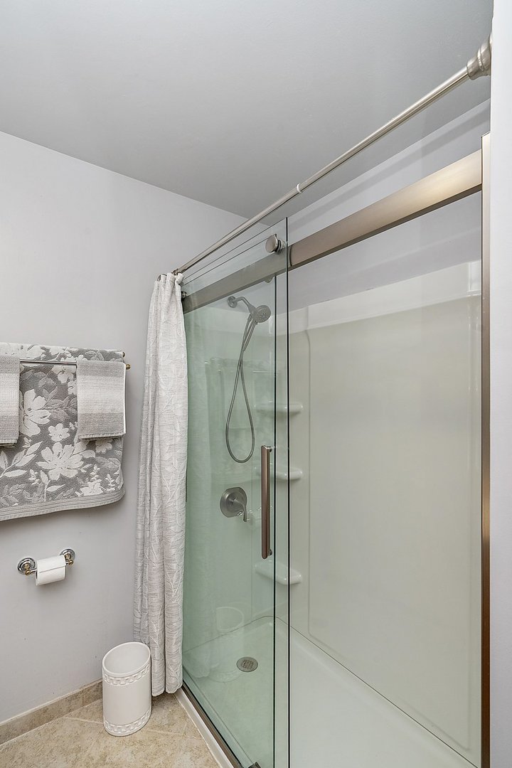 440 Raintree Court, Unit 3L Glen Ellyn, IL 60137 - Photo 13 of 23 Gallery Image 13