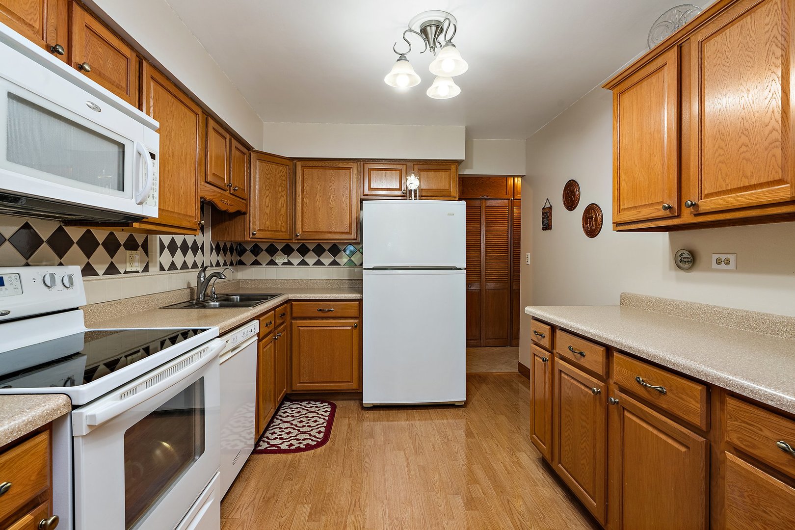440 Raintree Court, Unit 3L Glen Ellyn, IL 60137 - Photo 8 of 23 Gallery Image 8